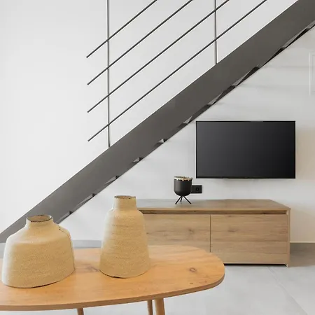 Limani Apartment *